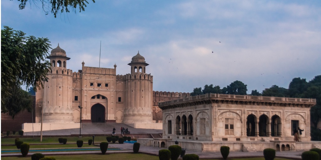 lahore-fort historical place in pakistan - lahore famous places