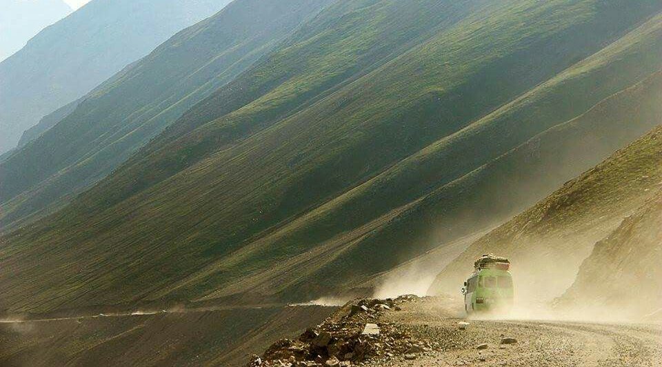 The babusar pass road has many steep cliffs.