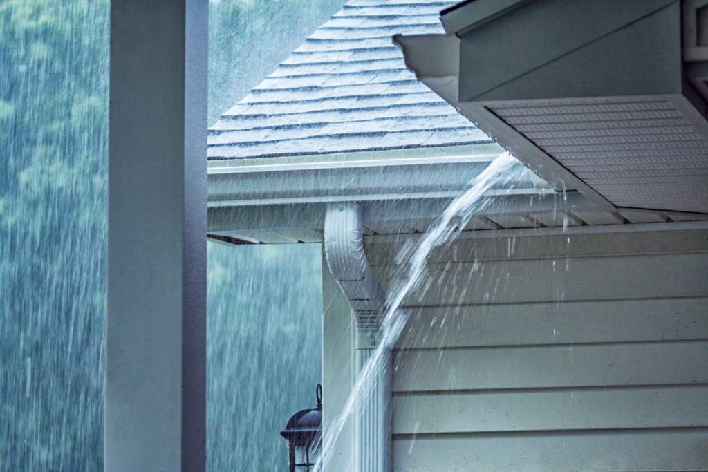 بارشوں کے موسم میں گھر کو محفوظ کیسے رکھا جائے؟