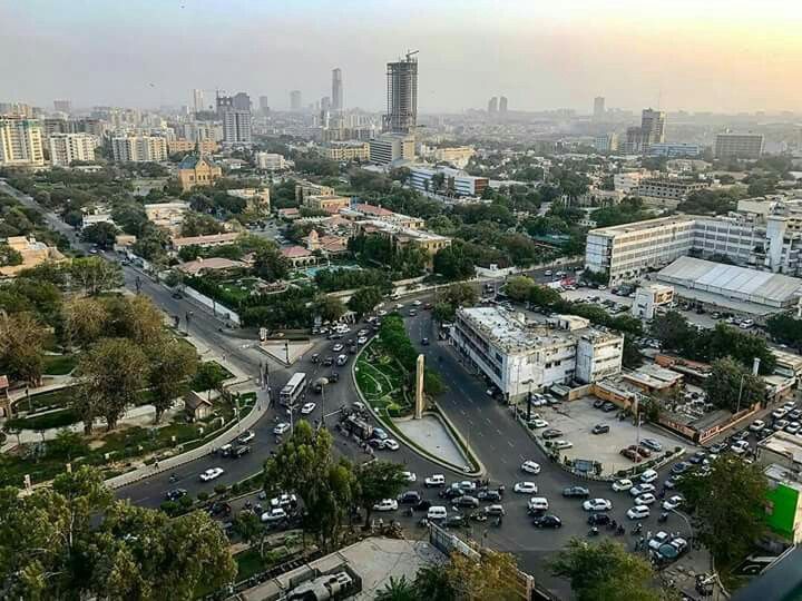 شاہراہِ فیصل، کراچی کی مشہور اور مصروف ترین سڑک