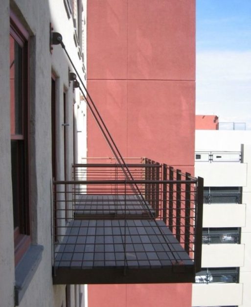 Hung balcony