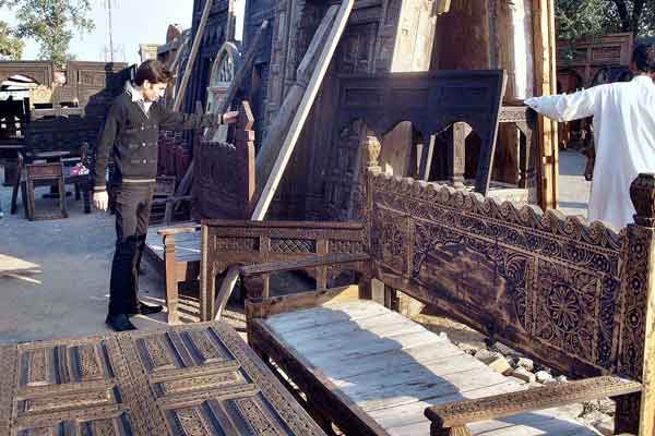 this is an image of aram bagh furniture market in Karachi