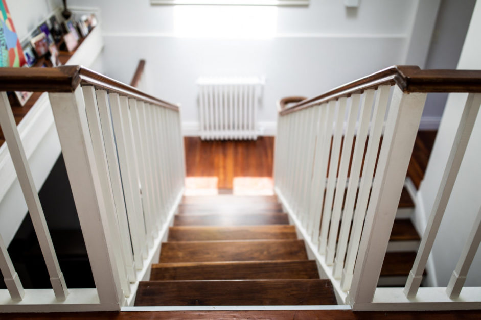 گھر کی سیڑھیوں کو بزرگ افراد کے لئے کیسے محفوظ بنایا جائے؟