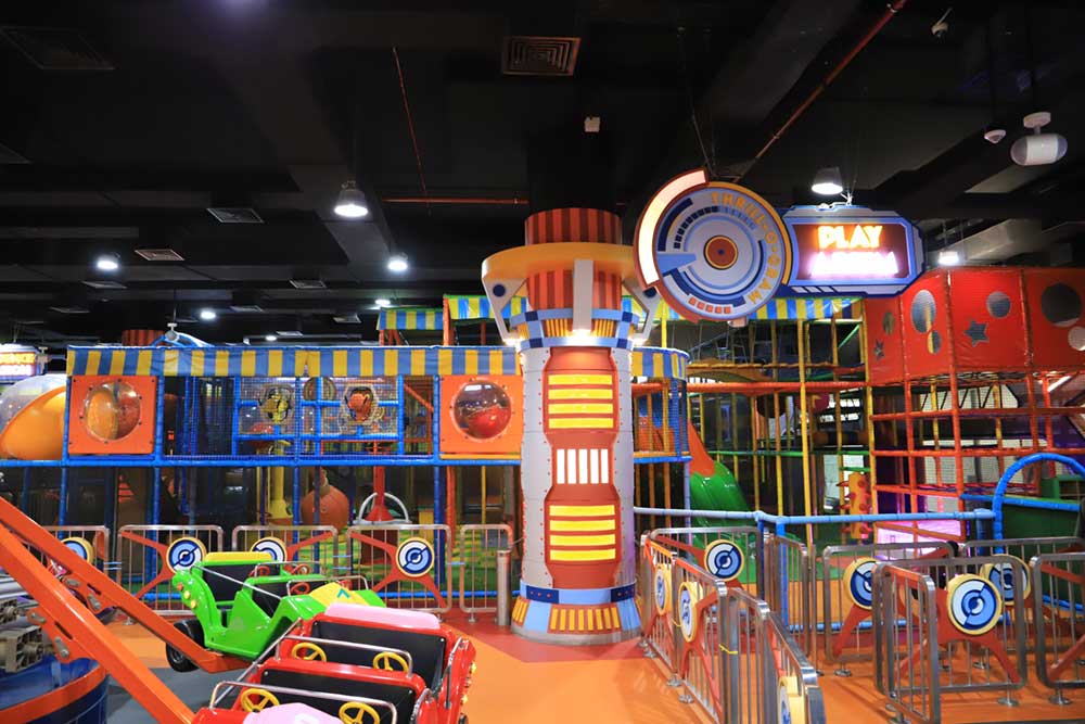 Colourful and Vibrant rides in Onderland Karachi