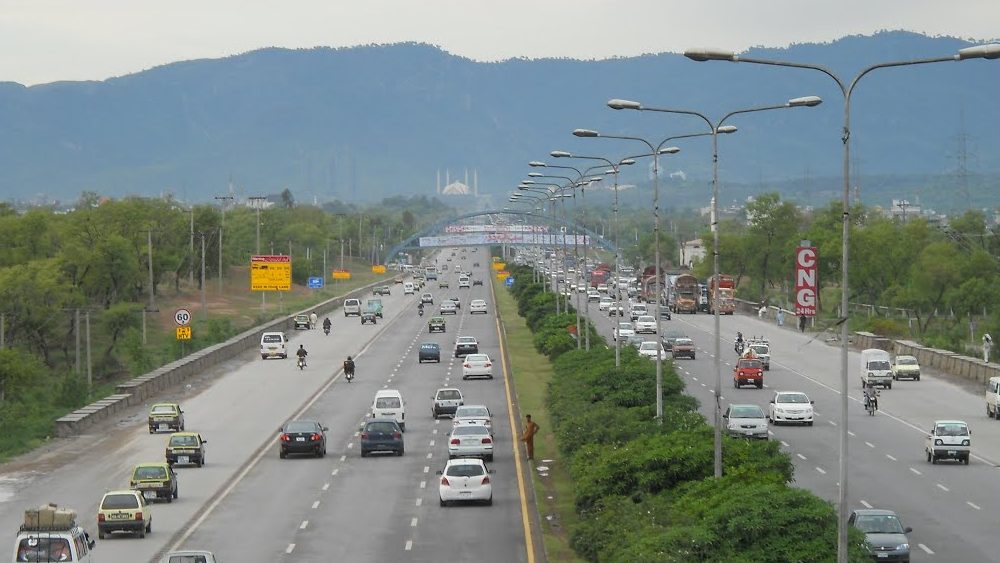 vehicles traveling on Islamabad Expressway