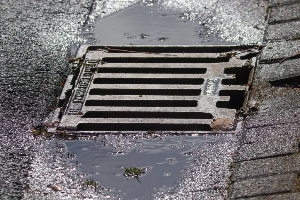 This picture represent the drainage system of a house on a mountain slope. 