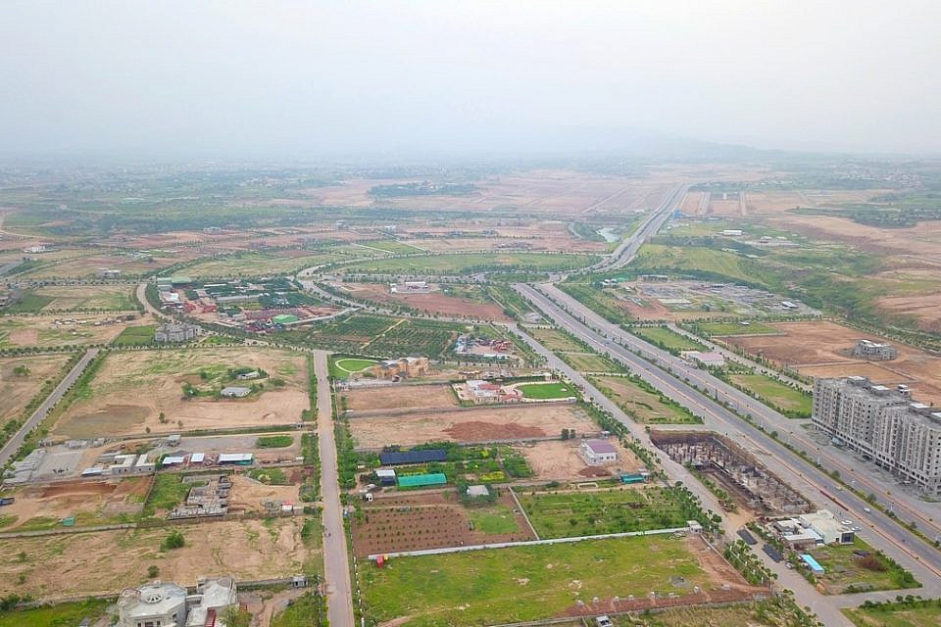 Located on the Islamabad Express Highway, Gulberg is another affordable popular housing society in Islamabad.