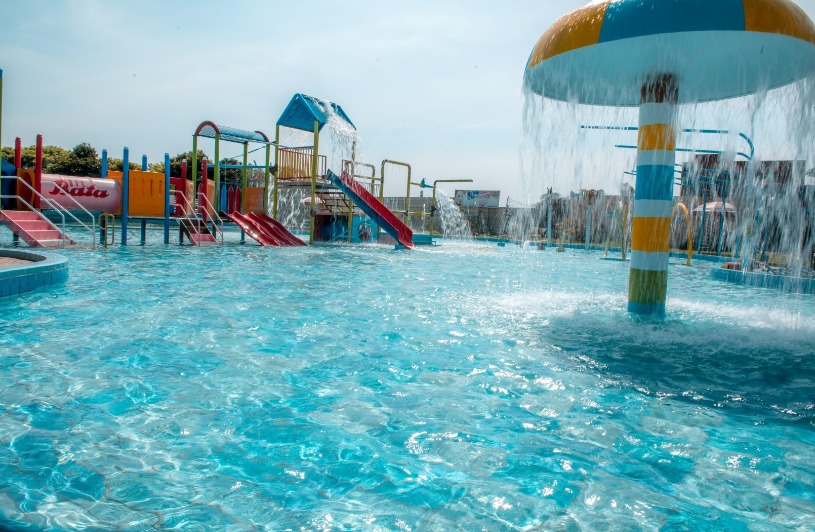 water wave pool at sozo water park lahore