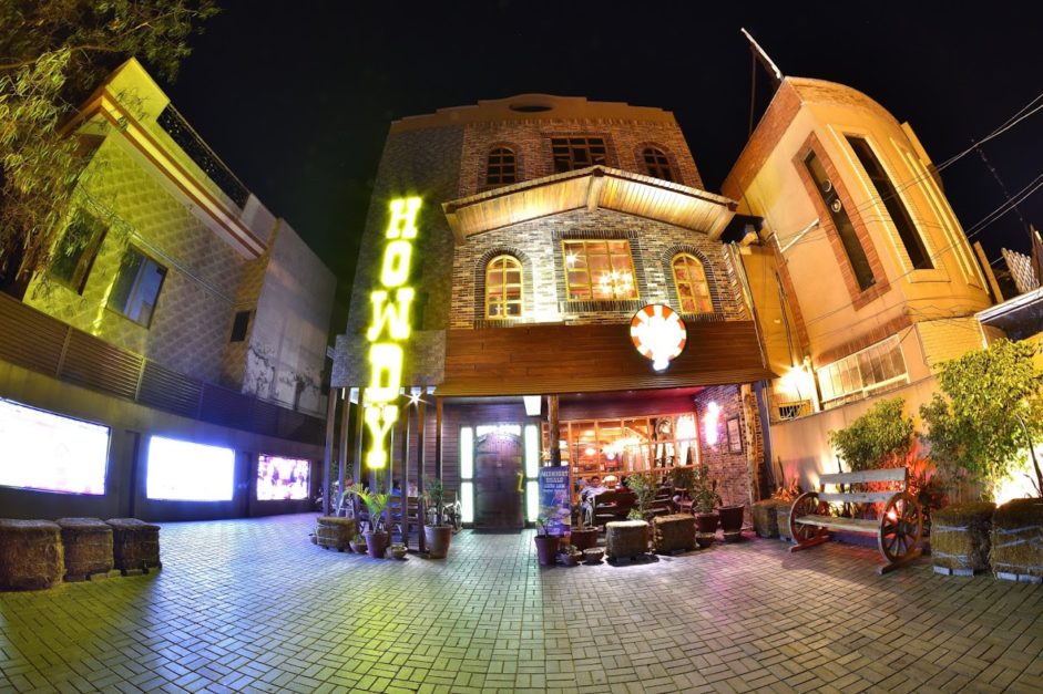 Night view of Howdy rooftop in Lahore