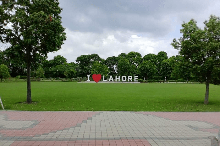  many people choose to visit Jilani Park for their morning runs