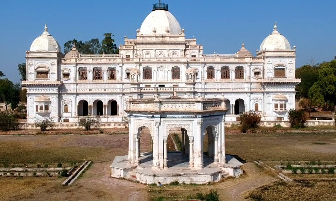 The front view of sadiq garh palace