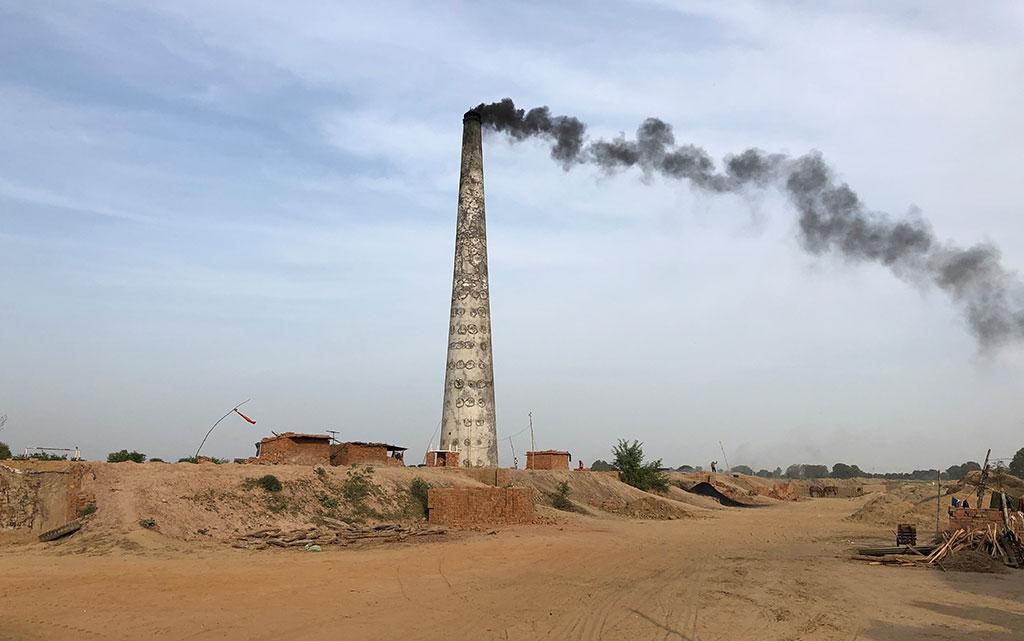 Brick kilns releasing black toxic gases