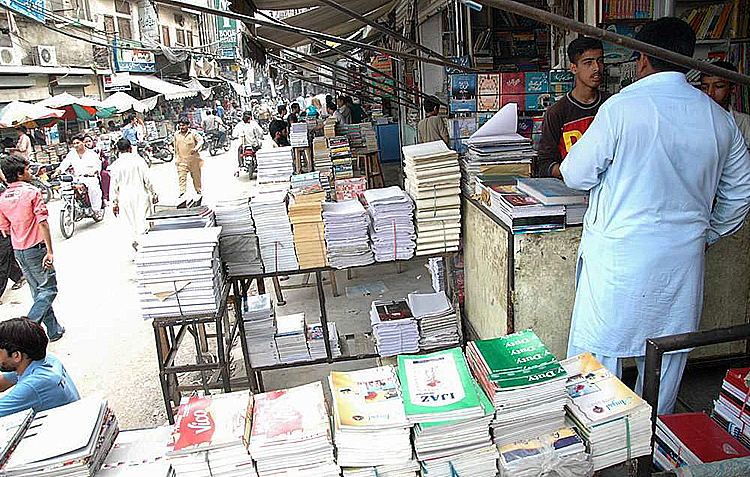 Street of Urdu Bazaar Karachi filled with people