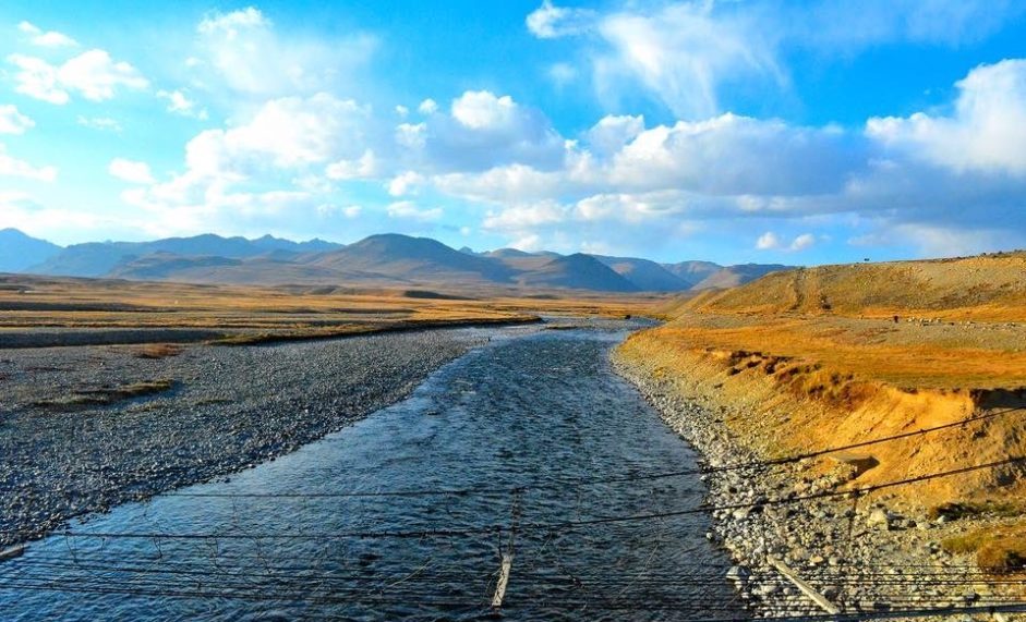 In Balochistan, the Porali River flows through the Khuzdar and Lasbela districts.