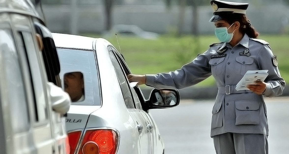 Female traffic constable of Islamabad Traffic police issuing challan to a car driver