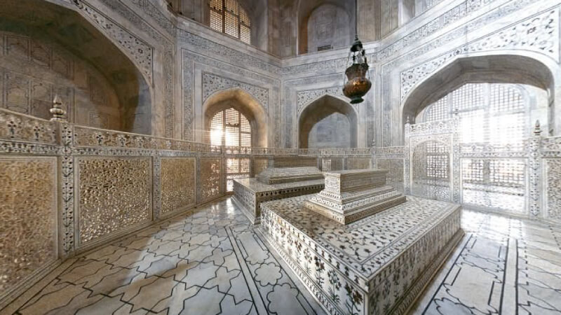 Beautiful interior of Taj Mahal