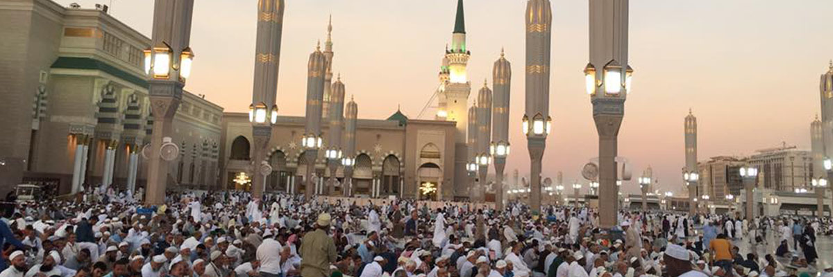 Pilgrims gathered at masjid e nabwi