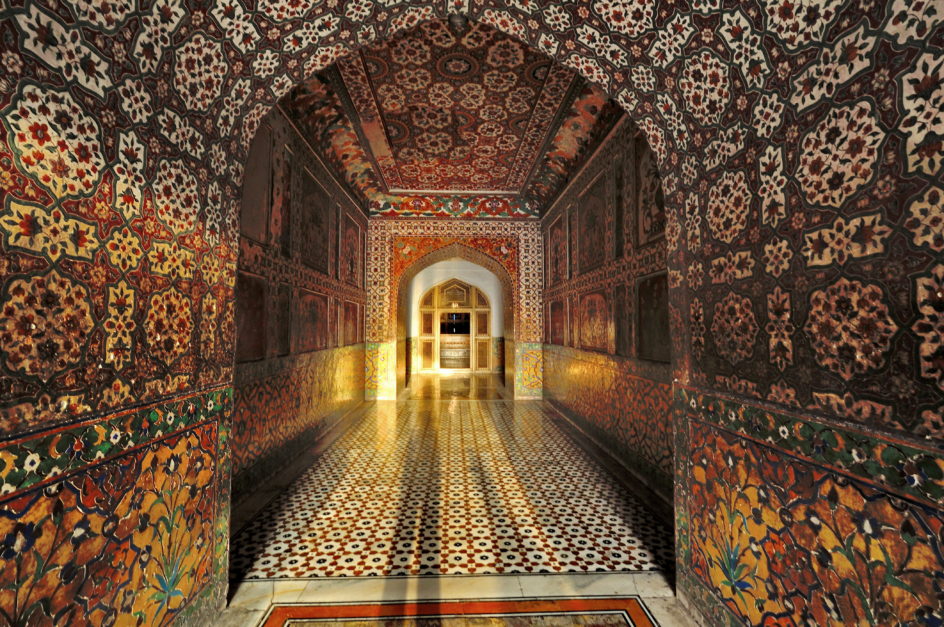 The tomb of Jahangir is a stunning illustration of the Mughal architectural style, which emerged in India in the 16th and 17th centuries.