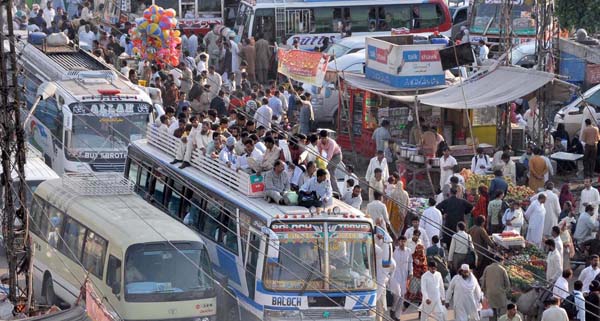 busses and the crowd at lari adda lahore