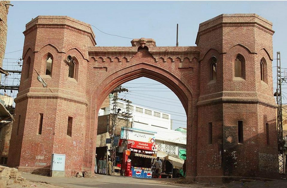 Delhi Gate Lahore has a rich and fascinating history that spans over three centuries.