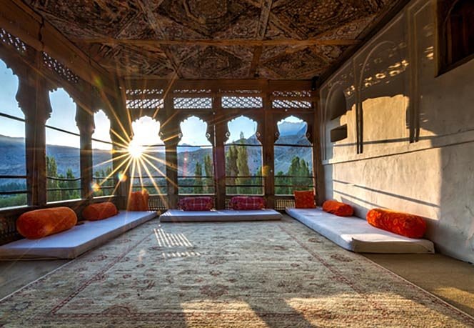 Khaplu Palace's architecture is a fusion of Balti, Tibetan, and Islamic architecture