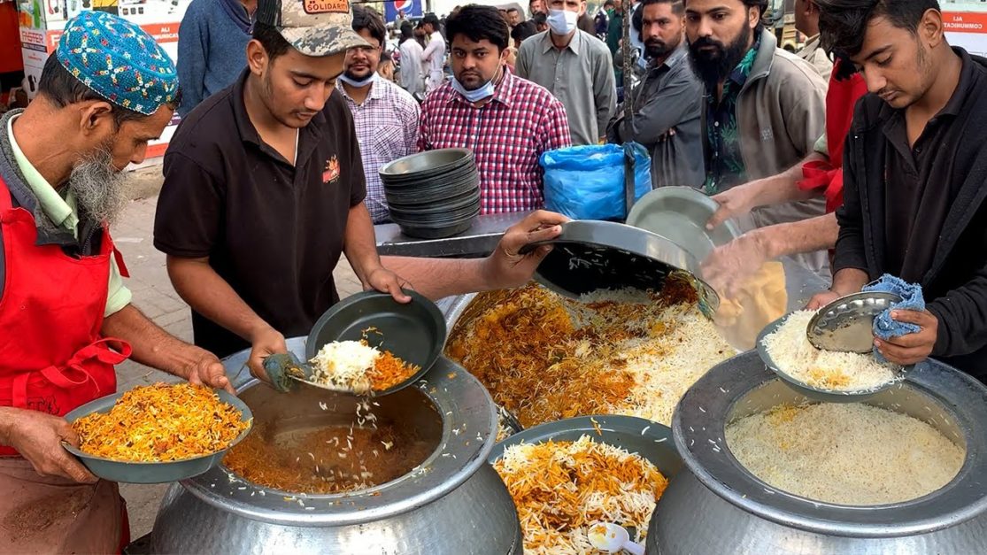 workers serving biryani