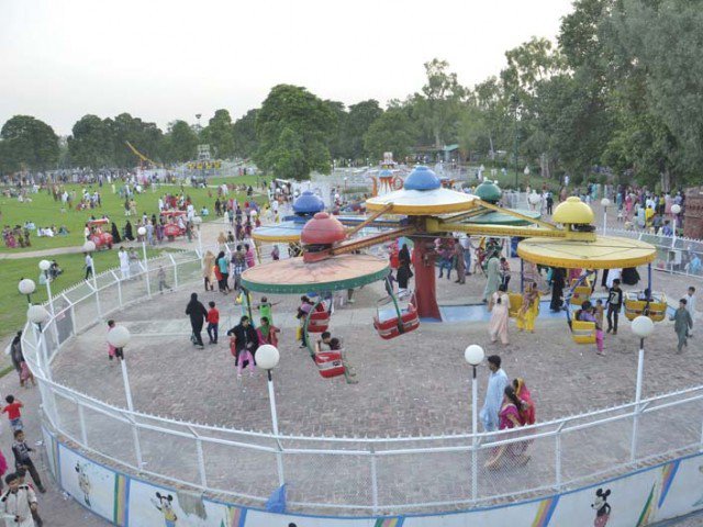 rides in Gulshan-e-Iqbal Park