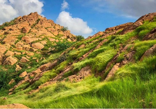 This mountain range can be found in Nagarparkar, close to the district of Tharparkar