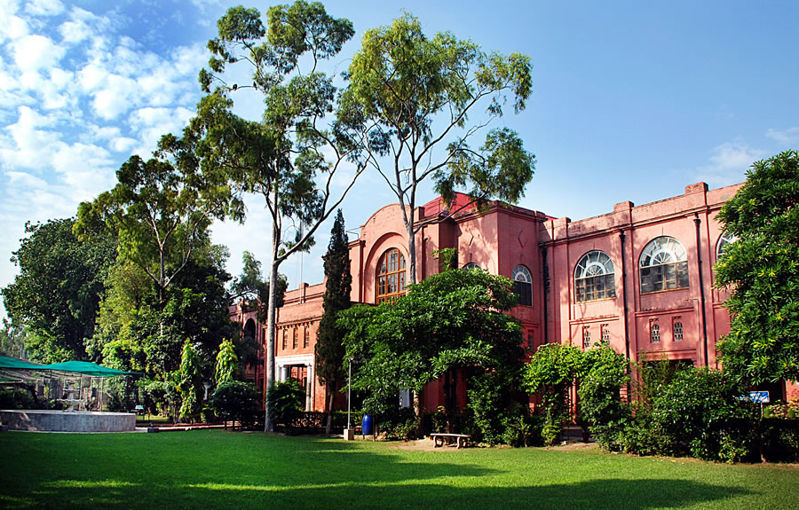 UVAS Lahore Building