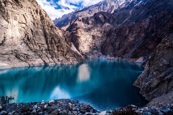 Situated in Gojal Valley, Hunza, Gilgit Baltistan, Attabad Lake has a length of 14 kilometers
