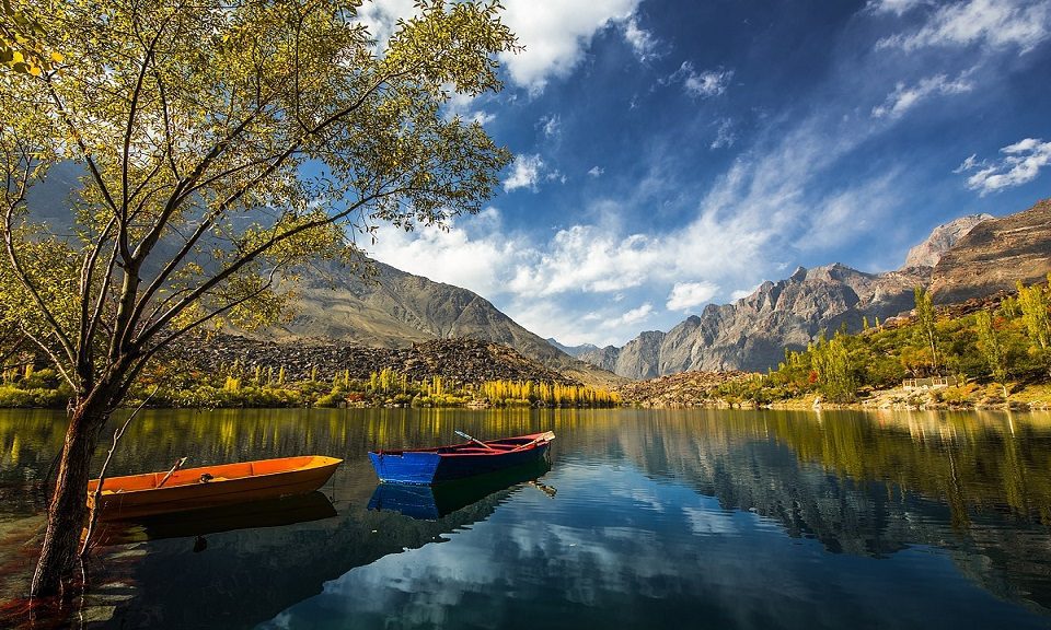 Kachura Lake