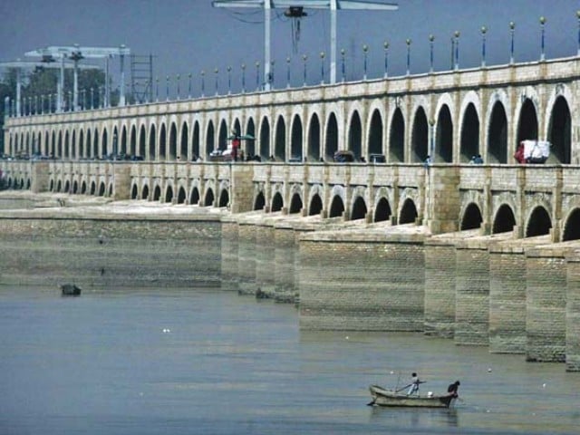 Sukkur Barrage and the river