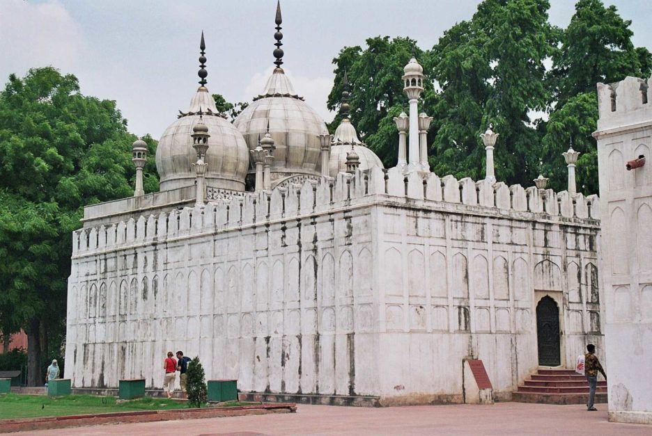 Moti Masjid exterior view