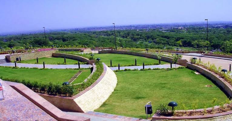 Walking track in Shakarparian