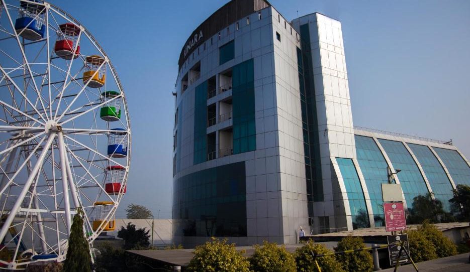 ferris wheel in kinara hotel wonderland