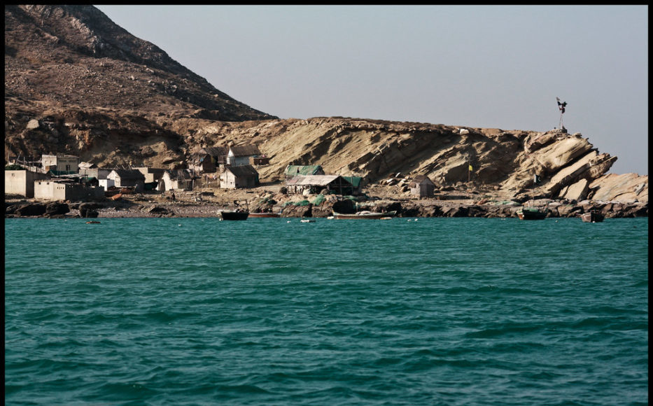 image of sunehra beach with ocean in view