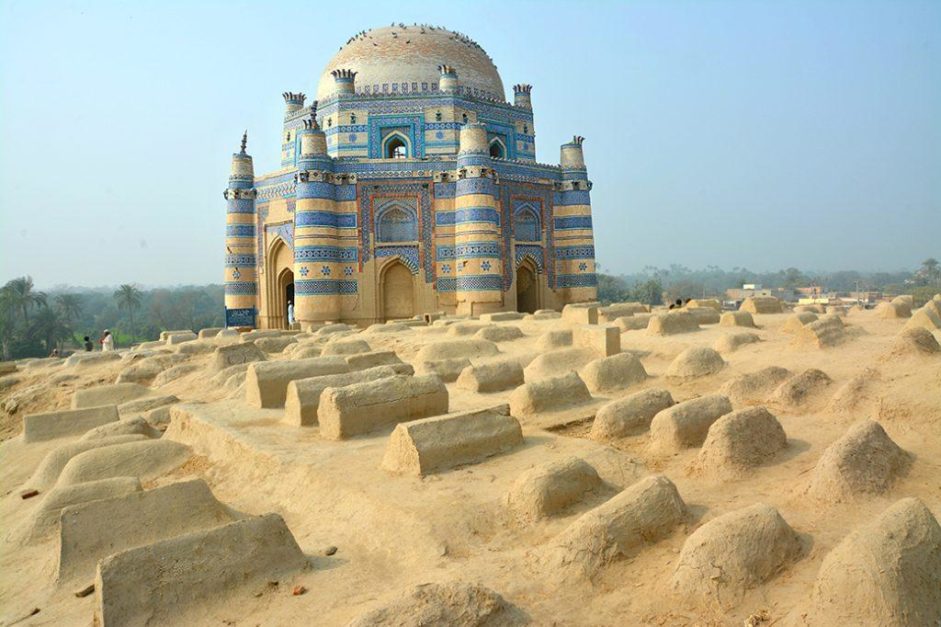 tomb of bibi jawindi in uch sharif