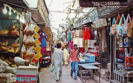 people shopping at Shahi Bazaar