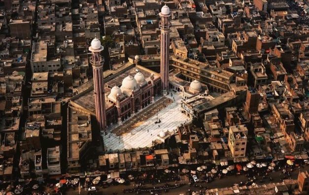 aerial view of masjid and darbar maulana saddar jhang