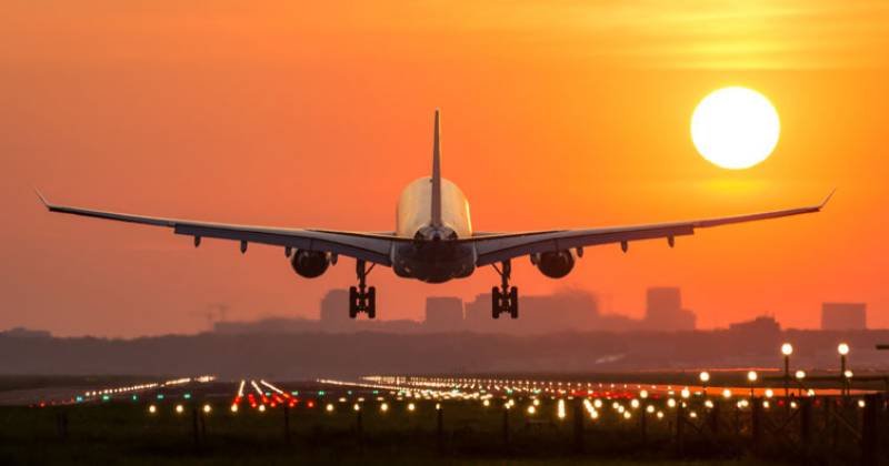 A plane is landing at night 