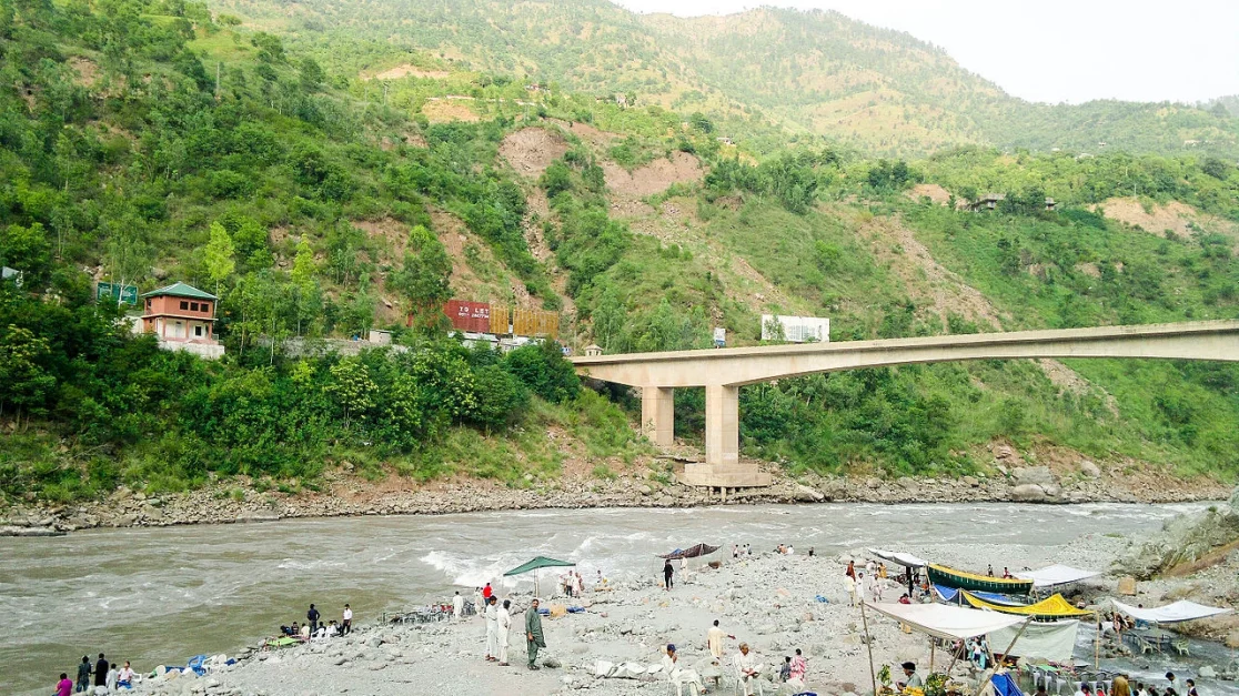 people enjoying near Kohala Bridge and Jhelum River