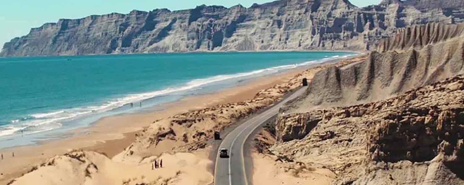 Kund malir beach, highway and mountains