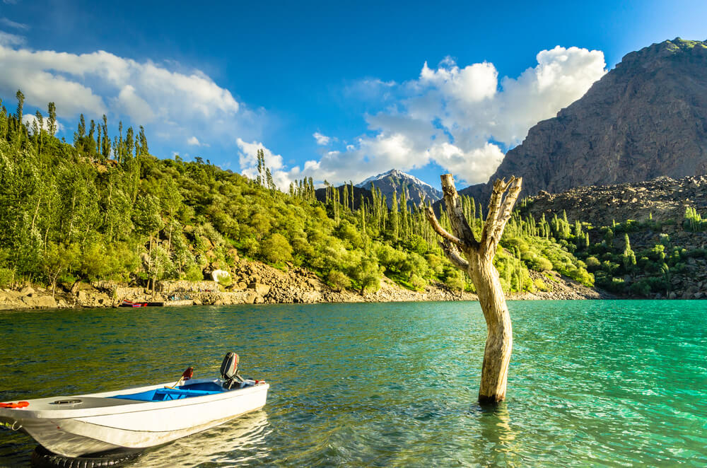 boating in upper kachura lake