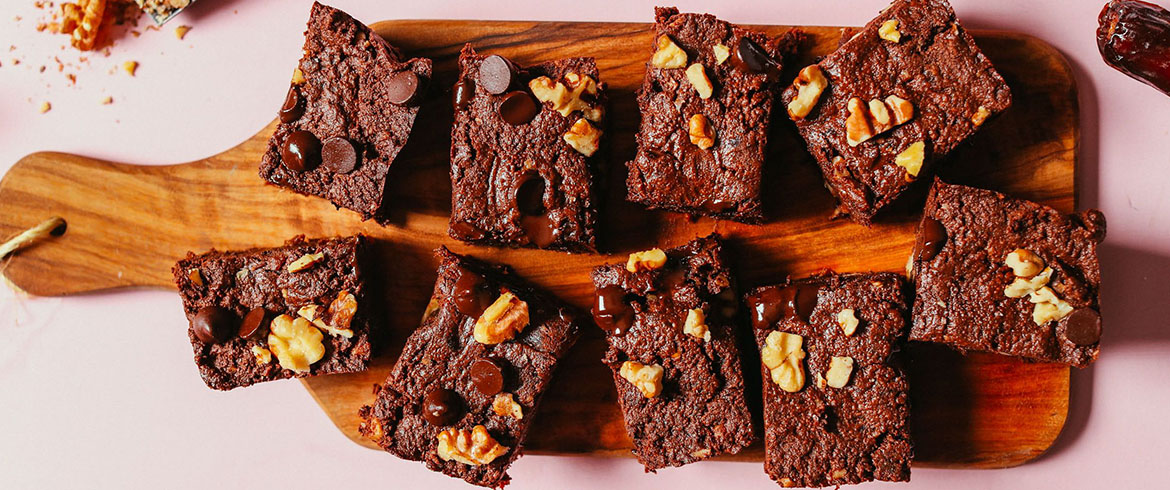 brownies in wooden try