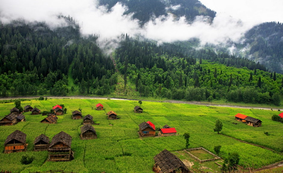 huts in Taobat valley