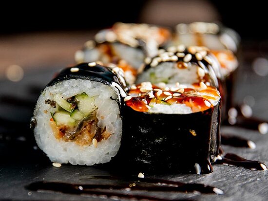 sushi served at Kinoko lahore