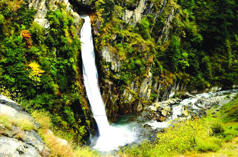 waterfall in kashmir