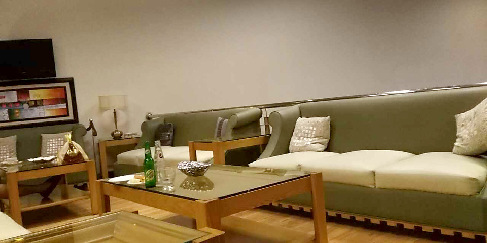 PIA Business Plus Lounge 