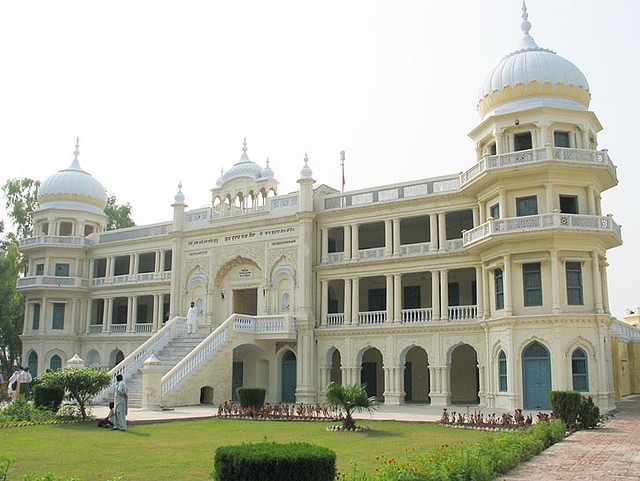 gurudwara sahib at manora island