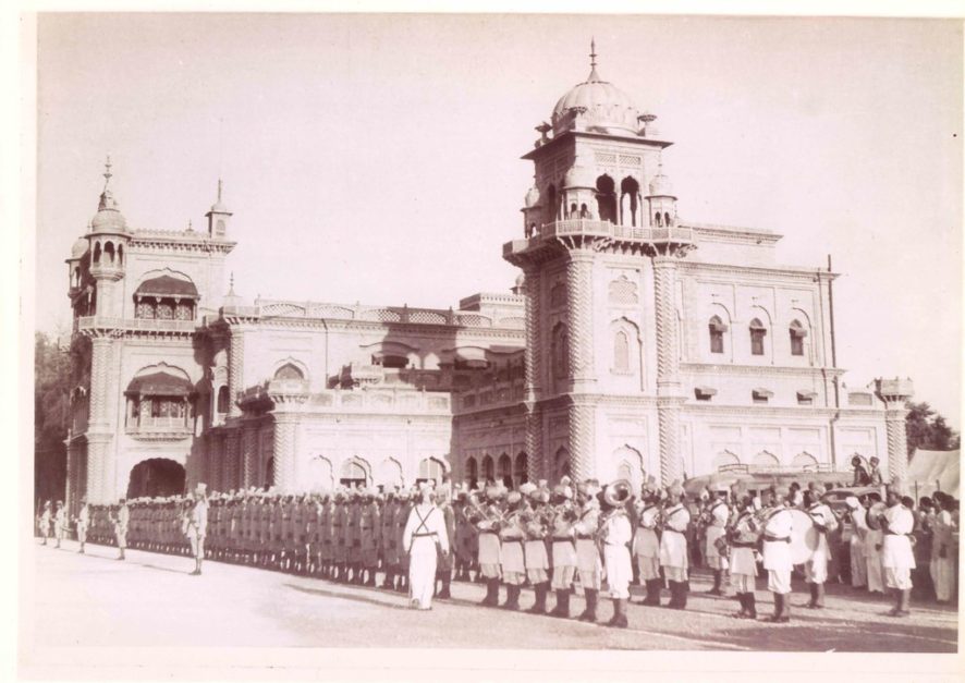 Black and white picture of Faiz Mahal